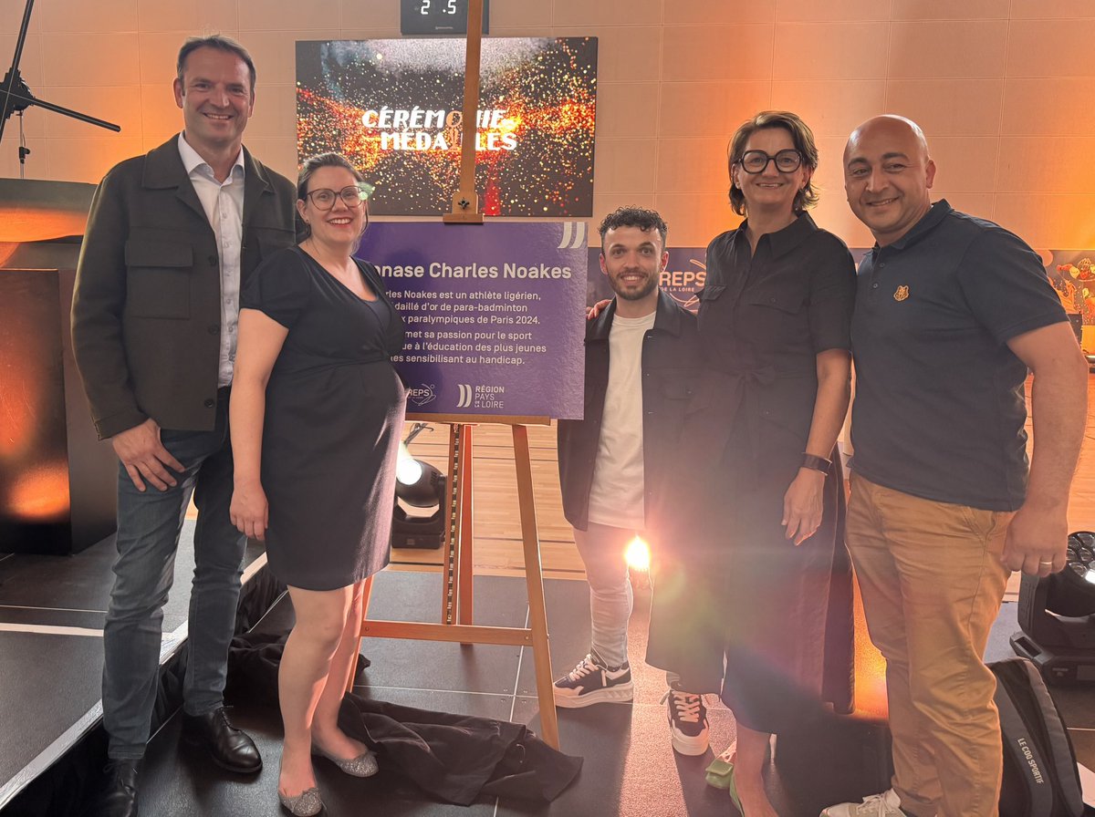 StephaneGachet's tweet image. Hier soir au @CREPSPDL, fiers de nos champions ligériens mis à l’honneur lors de la Cérémonie des Médailles !
Émotion au dévoilement du gymnase @NoakesCharles par @isabelleleroy4
Heureux d’avoir échangé avec Nicolas Touzaint, légende équestre et recordman français aux JO !…