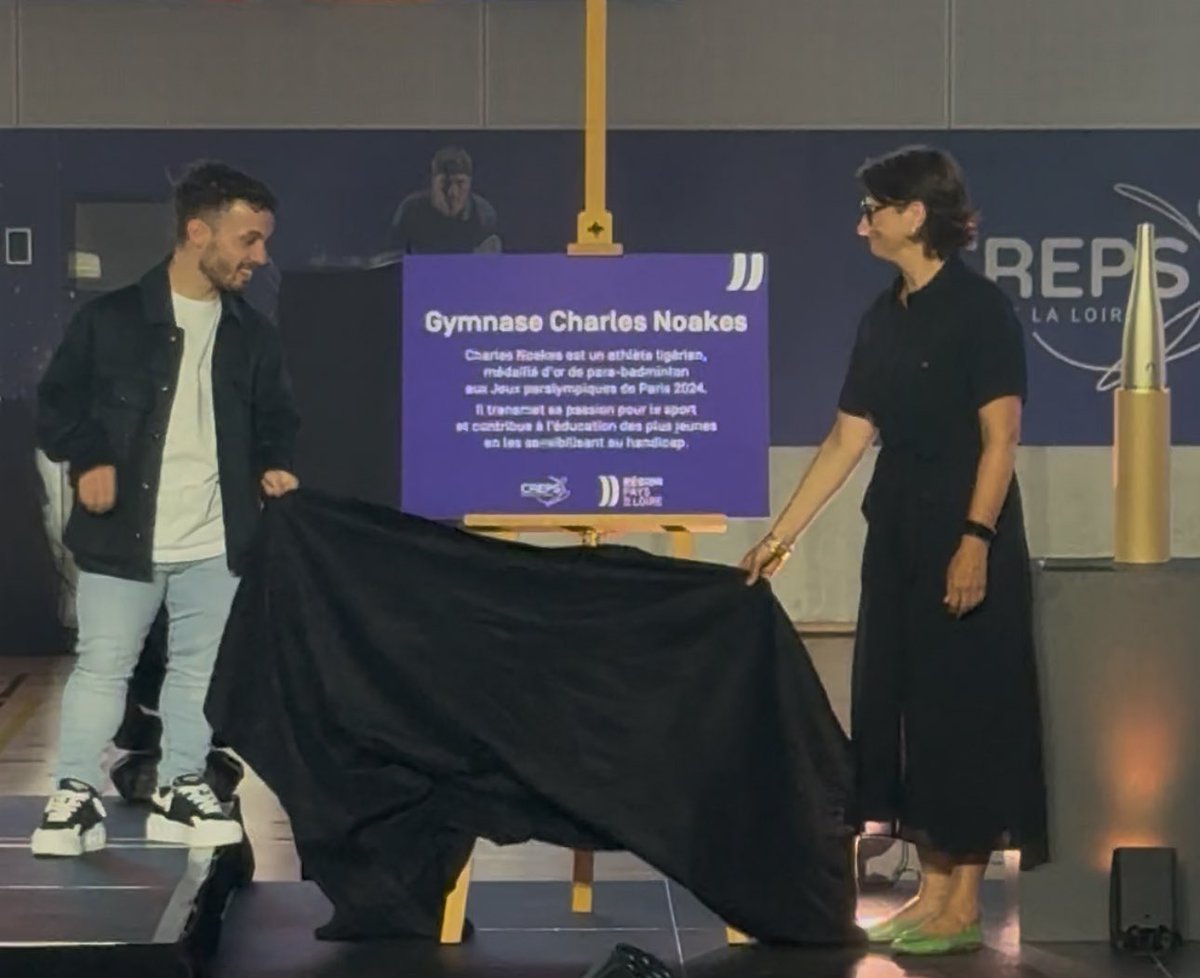 StephaneGachet's tweet image. Hier soir au @CREPSPDL, fiers de nos champions ligériens mis à l’honneur lors de la Cérémonie des Médailles !
Émotion au dévoilement du gymnase @NoakesCharles par @isabelleleroy4
Heureux d’avoir échangé avec Nicolas Touzaint, légende équestre et recordman français aux JO !…