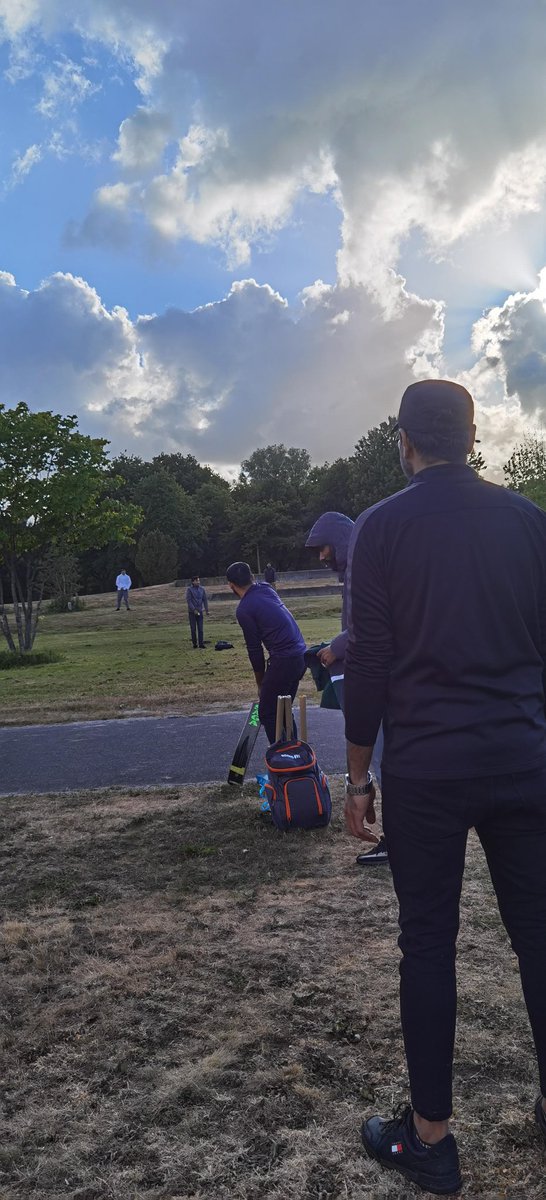 AmsterdamAMJO's tweet photo. 🏏 Gisteravond werd het veld in Amsterdam Zuidoost omgetoverd tot een levendig crickettoernooi, georganiseerd door jongeren van de Ahmadiyya Moslim Gemeenschap. Sport, saamhorigheid en geloof kwamen samen onder de avondzon. 🌇✨#Zuidoost #CricketVibes #Ahmadiyya #Islam https://t.co/ZW3BoeZsoV