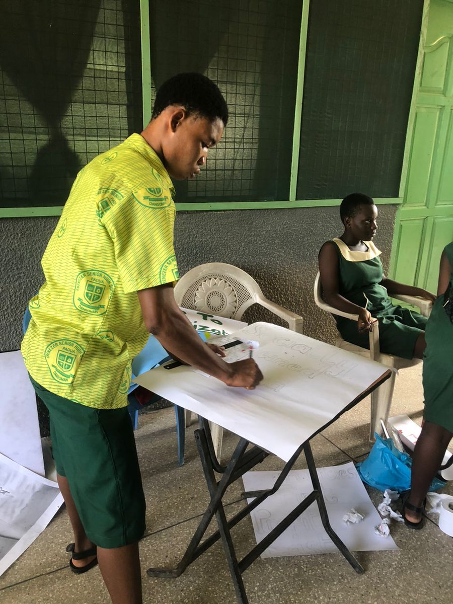 Students of Ebenezer Senior High School at Dansoman busily preparing for the March this morning. <a href="/350/">350 dot org</a> | #REPowerAfrika | #AfrikaVuka