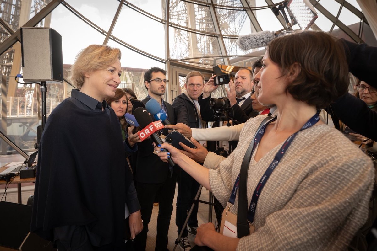 n_delattre's tweet photo. Hier matin au 1er étage de la tour Eiffel, on a joué les prolongations avec @atout_france !

L'héritage #Paris2024 est réel:
3M de spectateurs
+8% d’arrivées 🌐 depuis début 2025

Cap #JOP2030 pour un tourisme + durable &amp; inclusif

🔥 La flamme de l’hospitalité ne s’éteindra pas! https://t.co/Gj0UElVHle