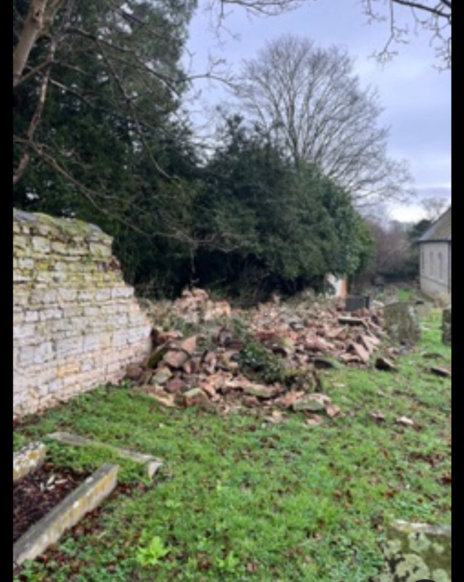 matthewmarkham1's tweet photo. @HistoricEngland we are desperate to ascertain who is responsible for this listed wall which has collapsed.  Listing numbers 1365043 and 1365042.  We’ve been trying since last year.  Messaged you in Feb. https://t.co/pKOAPVseem