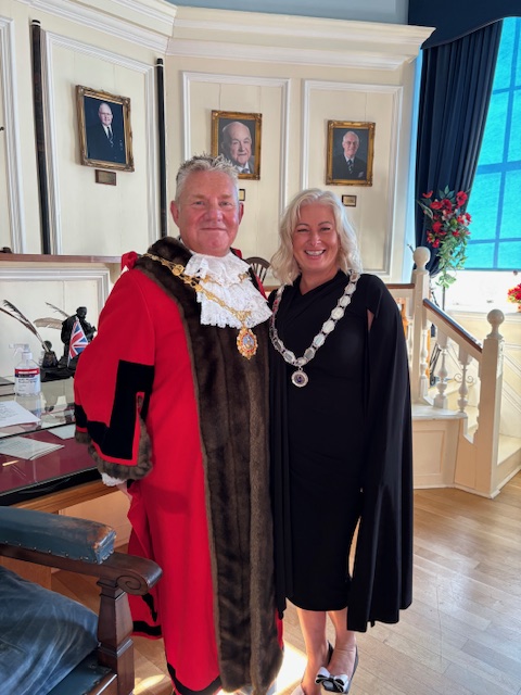 ANNUAL MEETING - 22 MAY 2025
Cllr Phil Hinch was elected as the 678th Mayor of Hedon. The Mayoress is Mrs Lisa Hinch. Cllr Suzie Wright was elected as the Deputy Mayor, the Deputy Consort is Mr Howard Wright. The Mayor's Chaplain is Rev Dr S Pulko.
