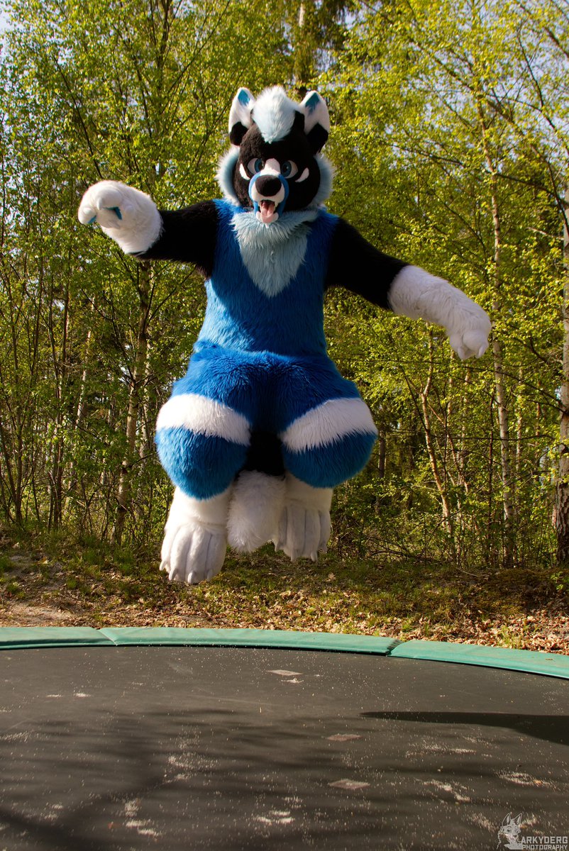 Im hoppin into the weekend do you want to join me? :3

Happy Fursuit Friday! 

📸: <a href="/ArkyDerg/">ArkyDerg</a> 

#Fursuitfriday #fursuitfriday #furryfandom
