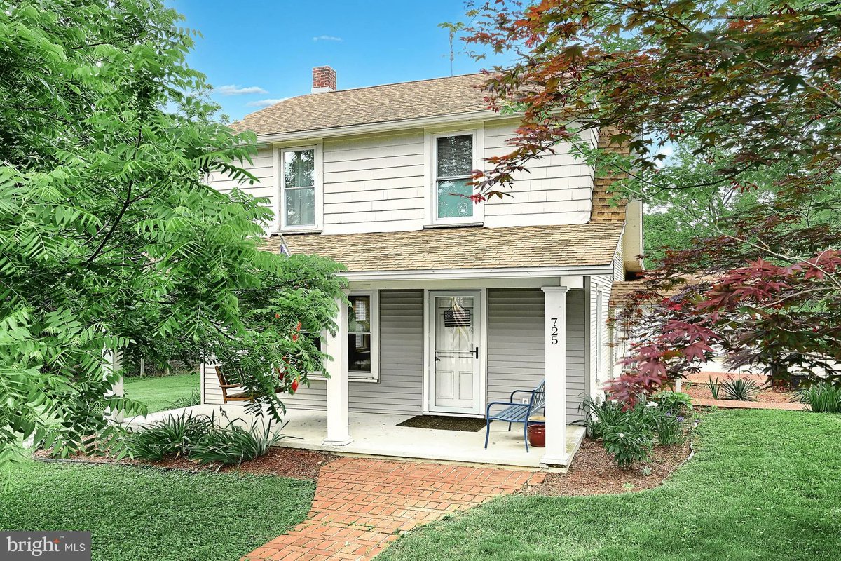 GinterGroup's tweet image. 725 Mount Herman Boulevard, York, PA, 17406
3 bed | 3 bath 2370 Sq. Ft.
Active | 342900
bit.ly/3SimJYS
Welcome to your serene retreat nestled along a private lane in the sought-after Central York School District. This charming 3-bedroom, 3-bath colonial offers a...