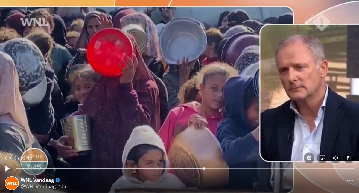 TellMeWhy_NLWII's tweet image. They have no food since March! But still these recent by Hamas selected PR pictures show people smiling at the camera! 🤔 #TellMeHow