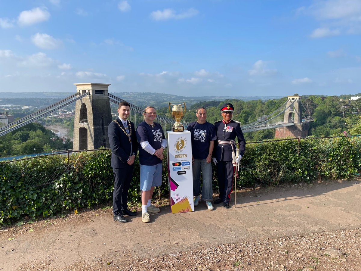 brislordmayor's tweet image. An early morning Friday kick-off! 🏉
🏆 This morning I was joined by @BristolCouncil @BristolBearsW, the Leader of the Council and @PeachesTweets for the launch of the Women's @WorldRugby Trophy Tour at the Clifton Observatory 🔭
Thrilled @ashtongatestad hosting 🏟
