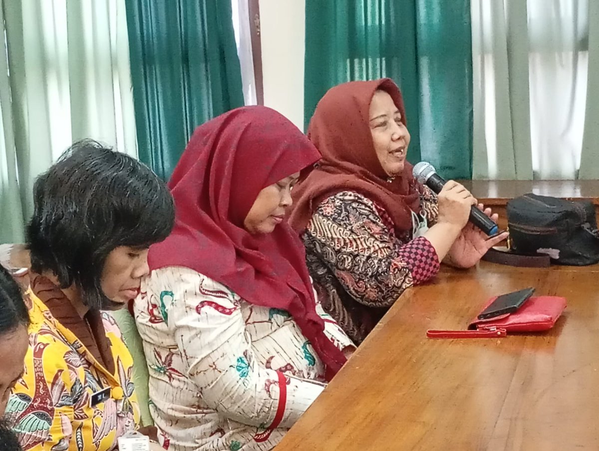 Perpusjateng's tweet photo. Pelepasan Purna Tugas Ibu Siti Munawaroh, Pustakawan Bidang Pengelolaan Perpustakaan pada Dinas Kearsipan Dan Perpustakaan Prov. Jateng.  Terima kasih atas dedikasi, pengabdian dan kerja kerasnya semoga selalu diberikan kesehatan, umur panjang dan sukses selalu.

#salamliterasi https://t.co/aZbaBVyFB4