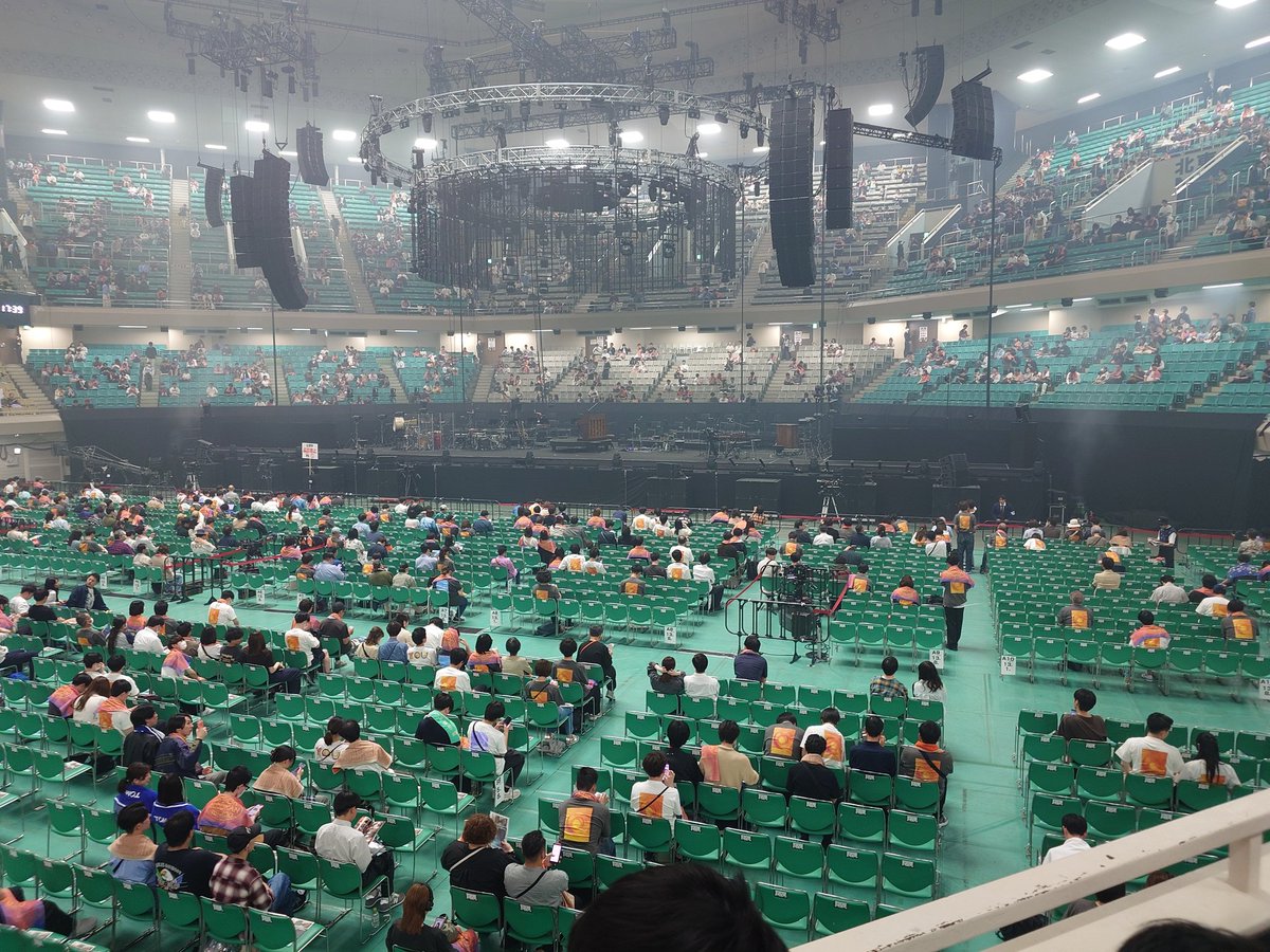 Kamiyon5's tweet photo. 今日はここから！
１階スタンド２列目！
#TOMOO_日本武道館 
#TOMOO https://t.co/LaadIhNoWj