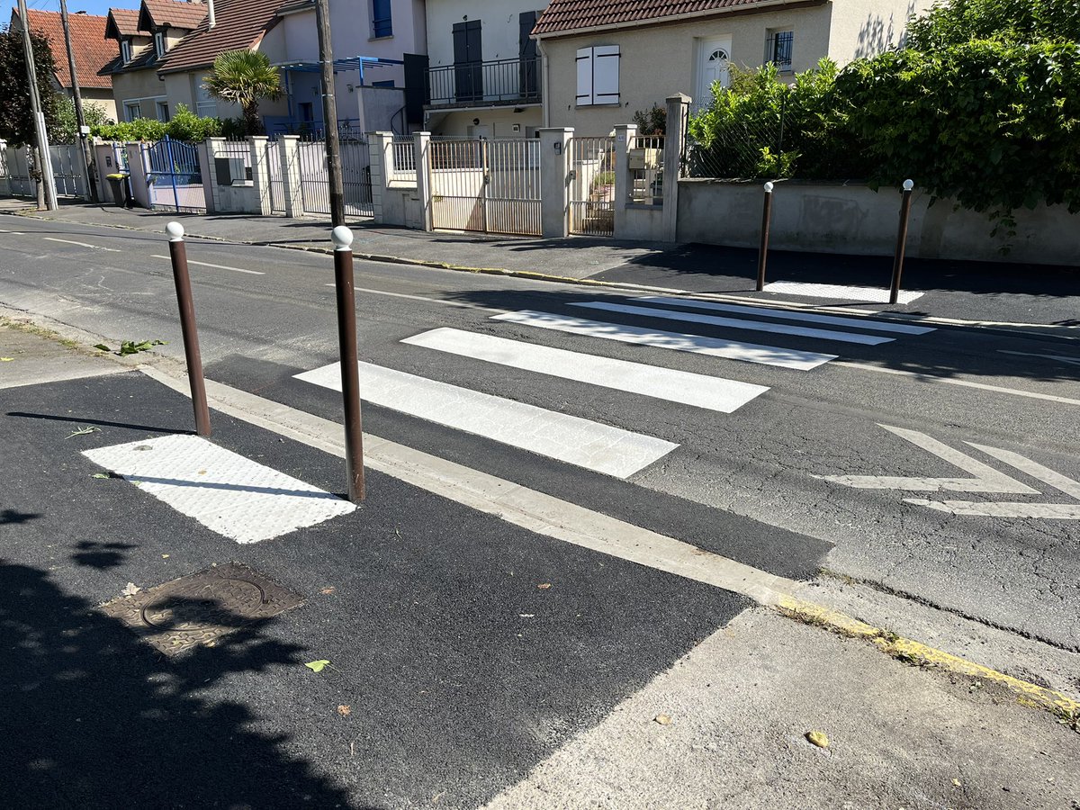 Jérôme Bérenger (@berenger_jerome) on Twitter photo 👷♂️C’est fait!
Lors de nos rencontres vous m’avez alerté sur l’absence de passage sécurisé au croisement Casanova/Garros.
✅ Les travaux sont faits, vous pouvez maintenant traverser en toute sécurité sans faire un détour.
<a href="/Viryofficiel/">Viry-Chatillon</a> 👷♂️C’est fait!
Lors de nos rencontres vous m’avez alerté sur l’absence de passage sécurisé au croisement Casanova/Garros.
✅ Les travaux sont faits, vous pouvez maintenant traverser en toute sécurité sans faire un détour.
<a href="/Viryofficiel/">Viry-Chatillon</a>