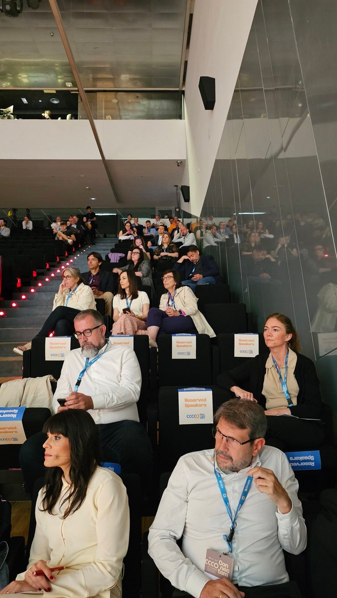 CIRCOMRegional's tweet image. Award-winning creator Raül Gallego on making powerful documentaries - at @CIRCOMRegional Annual Conference, hosted by @som3cat in Barcelona. Talks about "Point of No Return" docu series.
Let's connect and innovate!
CONNECTEM!
#CIRCOM2025