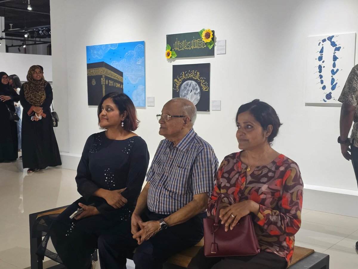 maumoonagayoom's tweet photo. Had a great time last night talking to our brilliant artists at the calligraphy exhibition and admiring their amazing work. https://t.co/wobPiLke06