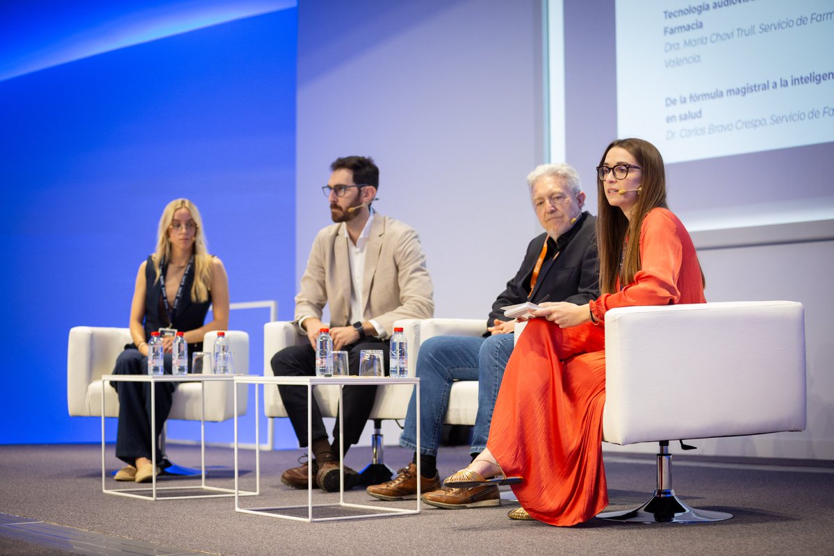 En marcha la Mesa 3 del #CongresoSVFH2025:
 Convergencia inteligente: IA transformando la investigación y la docencia

IA generativa, herramientas audiovisuales y acceso al conocimiento desde farmacia hospitalaria.

👩‍⚕️ Modera la Dra. Marina Sáez Belló.
#ProvalentiaCongresos