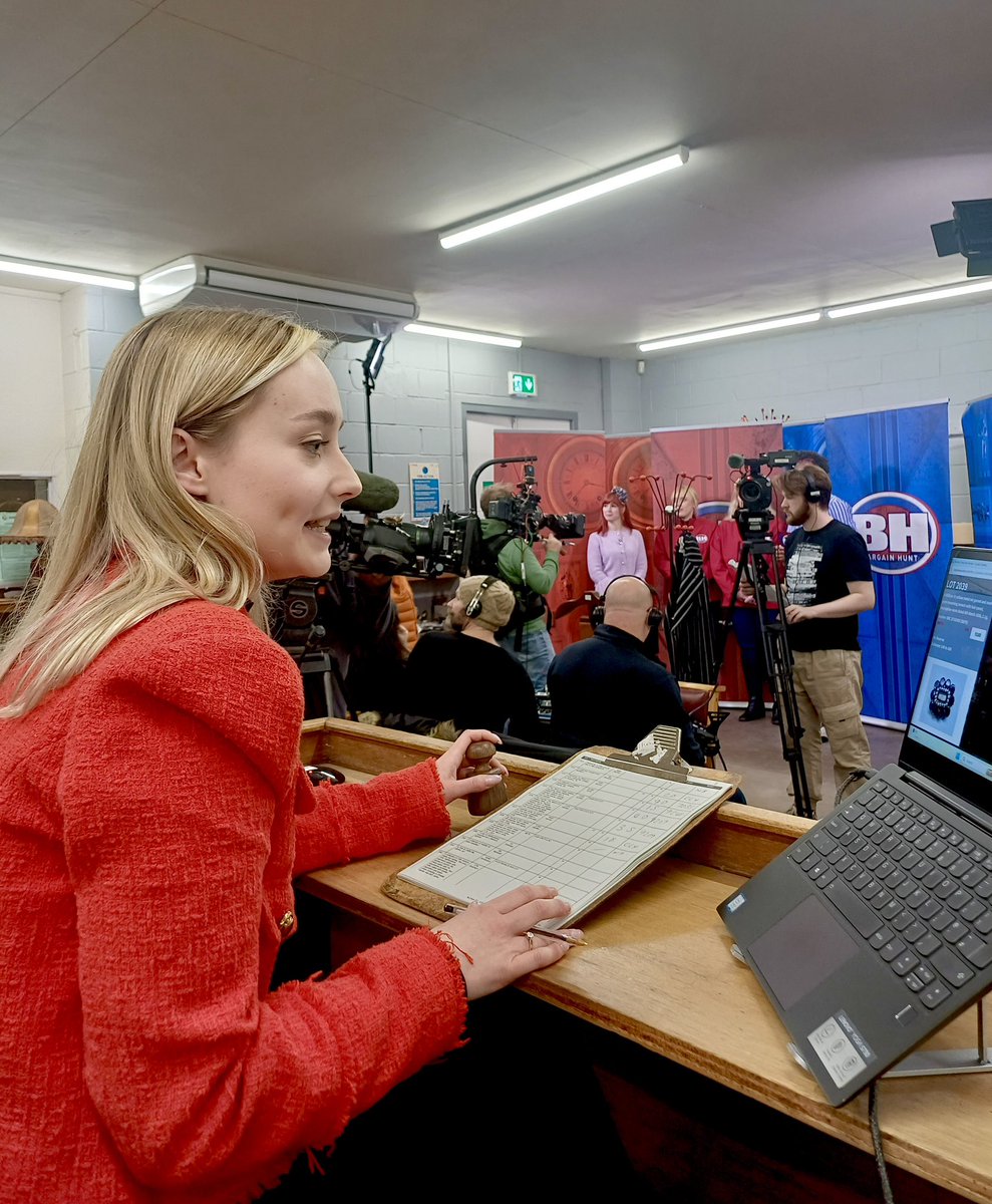 Hettie Jago (@hettie_jago) on Twitter photo Catch <a href="/Auction_UK/">Arthur Johnson</a> on Bargain Hunt today! ☀️
BBC One at 12:15 📺 #bargainhunt <a href="/BBCBargainHunt/">Bargain Hunt</a> Catch <a href="/Auction_UK/">Arthur Johnson</a> on Bargain Hunt today! ☀️
BBC One at 12:15 📺 #bargainhunt <a href="/BBCBargainHunt/">Bargain Hunt</a>