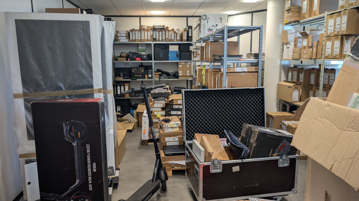 On va trouver de quoi aider nous aussi ! <a href="/PredatorFrance/">Predator Gaming 🇫🇷</a>, il y a de quoi faire non ? <a href="/SolaryTV/">Solary</a> #Solacer