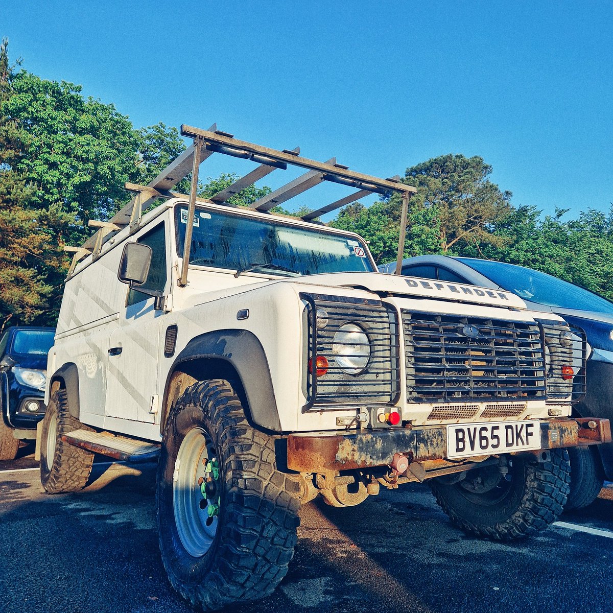 What an overland project vehicle, imagen the adventures, we have loads of these ex fleet utility 110's come through our commercial auction, I'm really getting the itch to build some sort of adventure wagon 😁