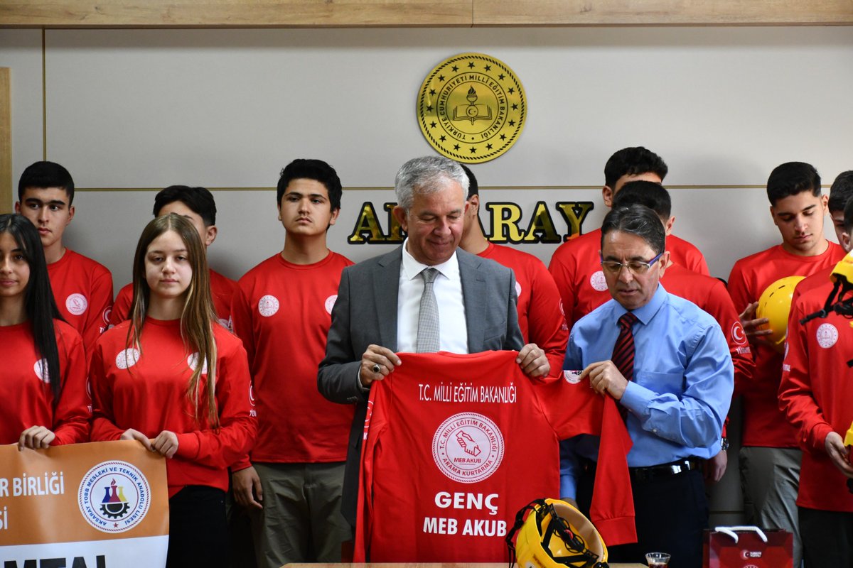 aksaraytobbmtal's tweet photo. Aksaray TOBB MTAL GENÇ MEB AKUB ekibimiz İl Milli Eğitim Müdürümüz Sayın Metin ALPASLAN'ı makamında ziyaret etti. @tcmeb @tcmeb_mtegm @AFADBaskanlik @aksarayvaliligi @Aksaray_MEM @metinalpaslan40 https://t.co/o9TMr6Fqa4