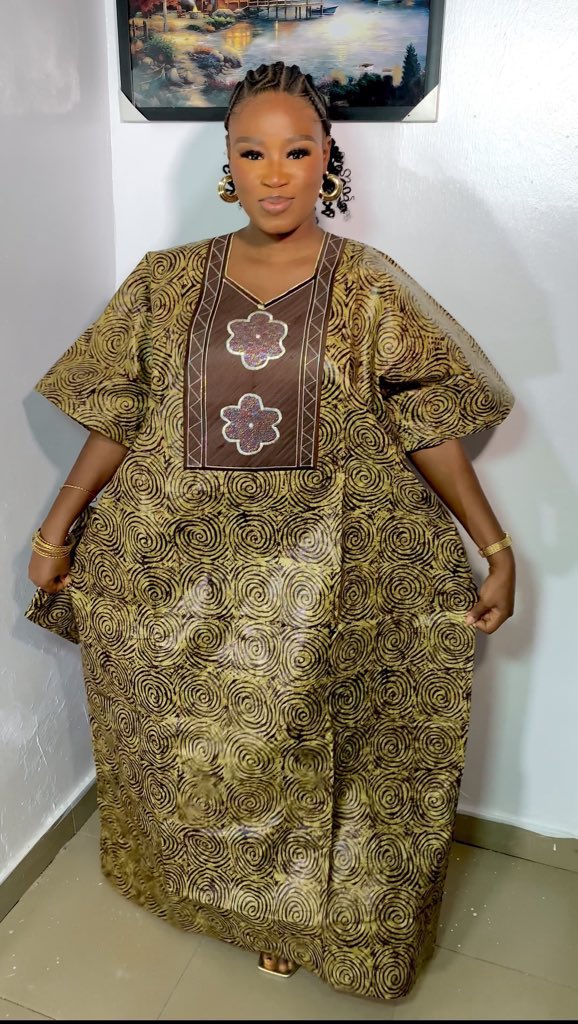 Jemeelahh_'s tweet photo. Still thinking about what to wear for Eid?
Our Ileya Collection has beautiful Adire Kampala boubous for just ₦15,500.

Buy for yourself, your wife, kids &amp; even for someone in need this season.

DM or call 09030040590 to order.
Kindly Follow: @Jems_Apparel.ng on Instagram🙏 https://t.co/ouLJPSV5Sv