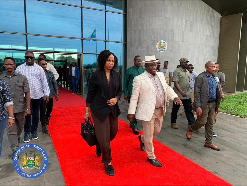 Ladyfatimabio's tweet image. Earlier this morning, I accompanied my beloved husband, His Excellency Dr. Julius Maada Bio, President of the Republic of Sierra Leone, as we departed for the United Kingdom, following a kind invitation extended to him to deliver the keynote address at the Oxford Africa…