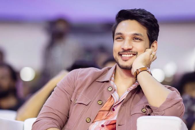 _MovieTamil's tweet image. #GauthamKarthik PEAK 📈 Lineups 

Stay Tuned - 2 Mins ⏳ 

@MovieTamil4
