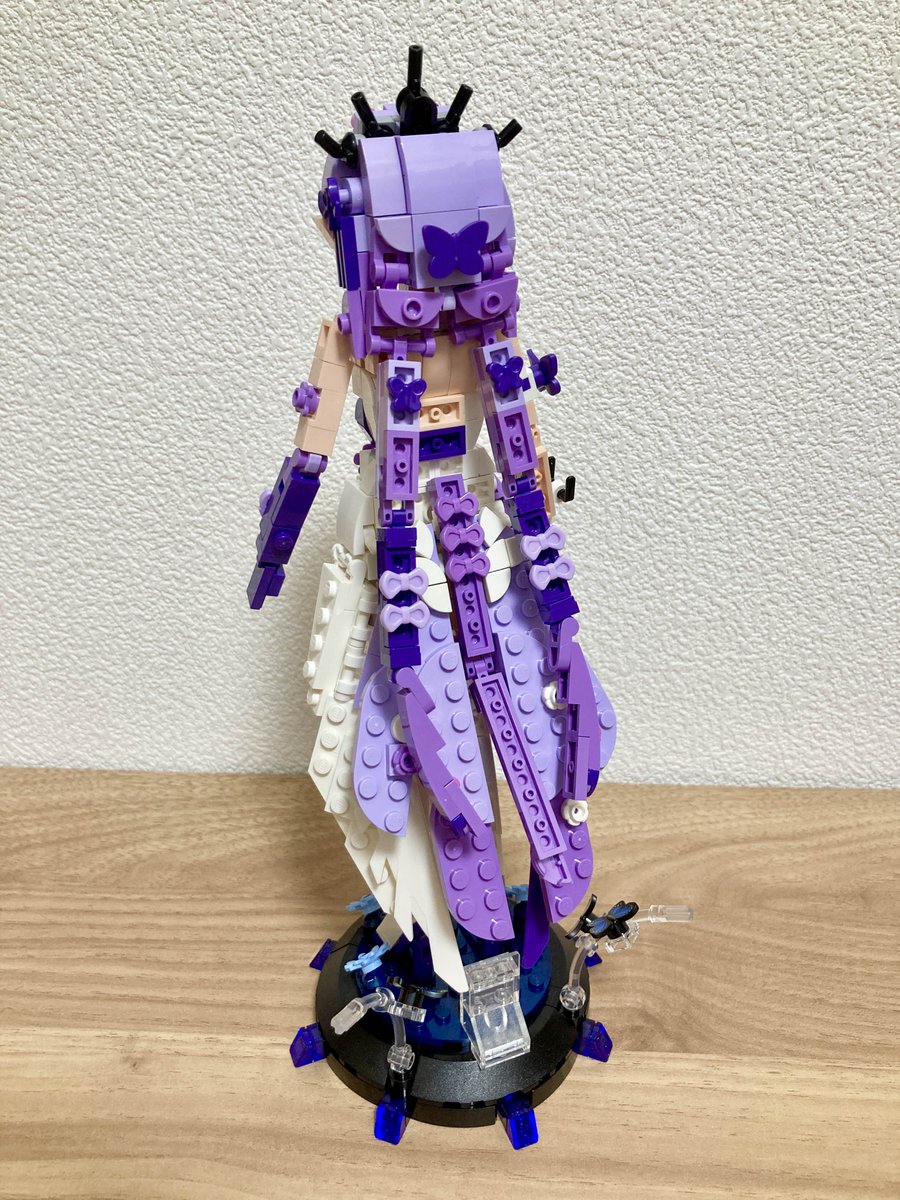 「スタレ愛☆Family(<a href="/StarrailFamily/">スタレ愛☆Family</a>)」様からのご依頼で『崩壊：スターレイル』に登場するキャラクター「キャストリス」をレゴで制作しました！
ここまで細部にこだわったキャラクターの制作は初めてでした
色的にパーツの制約が厳しかったですが頑張りました