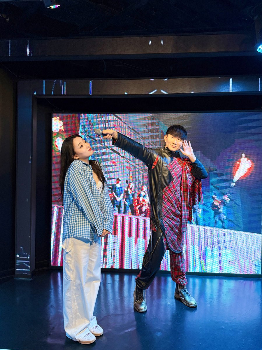 Calling all #JJLin fans! His concerts are coming soon🎤Want to interact with your idol up close?💡Visit  #madametussaudshongkong with your friends and banners for a "secret date" with JJ😍Experience thrilling "backstage fan encounters" like never before!
#JJ20WorldTour #thepeak