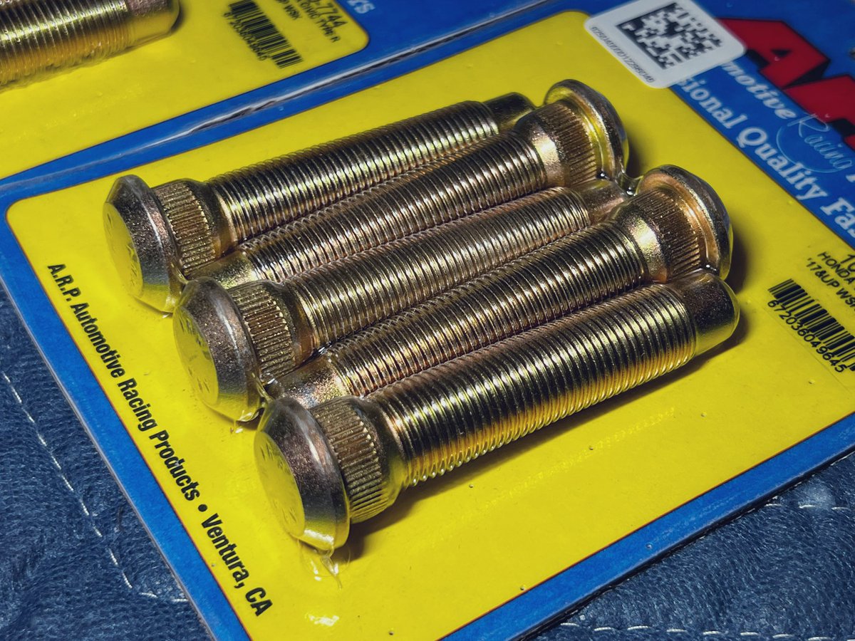 usdmimporter's tweet photo. FK8 / FL8オーナー様必見

ARP社はエンジン用ボルトだけでなく、ハブボルトも製作しております。

こちらは76mm クロモリ製 ロングハブボルト

ナスカーやWRCカーにも採用されるARP社のハブボルトはネジ山の加工精度が優れ、強度も高いため、多くのサーキットユーザーに好まれています。

表面加工がされているため、耐腐食性に優れ、何度もホイールを脱着するようなレース車両に本当におすすめです。

↓FK8 / FL5 シビック用ARPロングハブボルト直リンク↓
https://t.co/mdXds84RIA