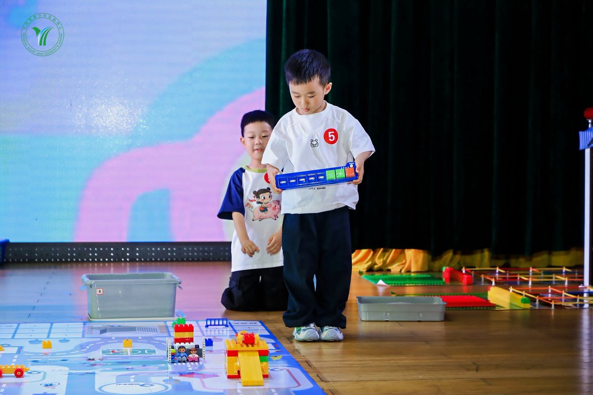 AlexZhao3217's tweet image. Kids explored coding, logic &amp;amp; teamwork—screen-free!
At the 11th Ningbo Kindergarten Robotics Competition, ICBlocks made STEM learning fun through play.
#ICBlocks #STEM #ScreenFreeCoding #RoboticsForKids