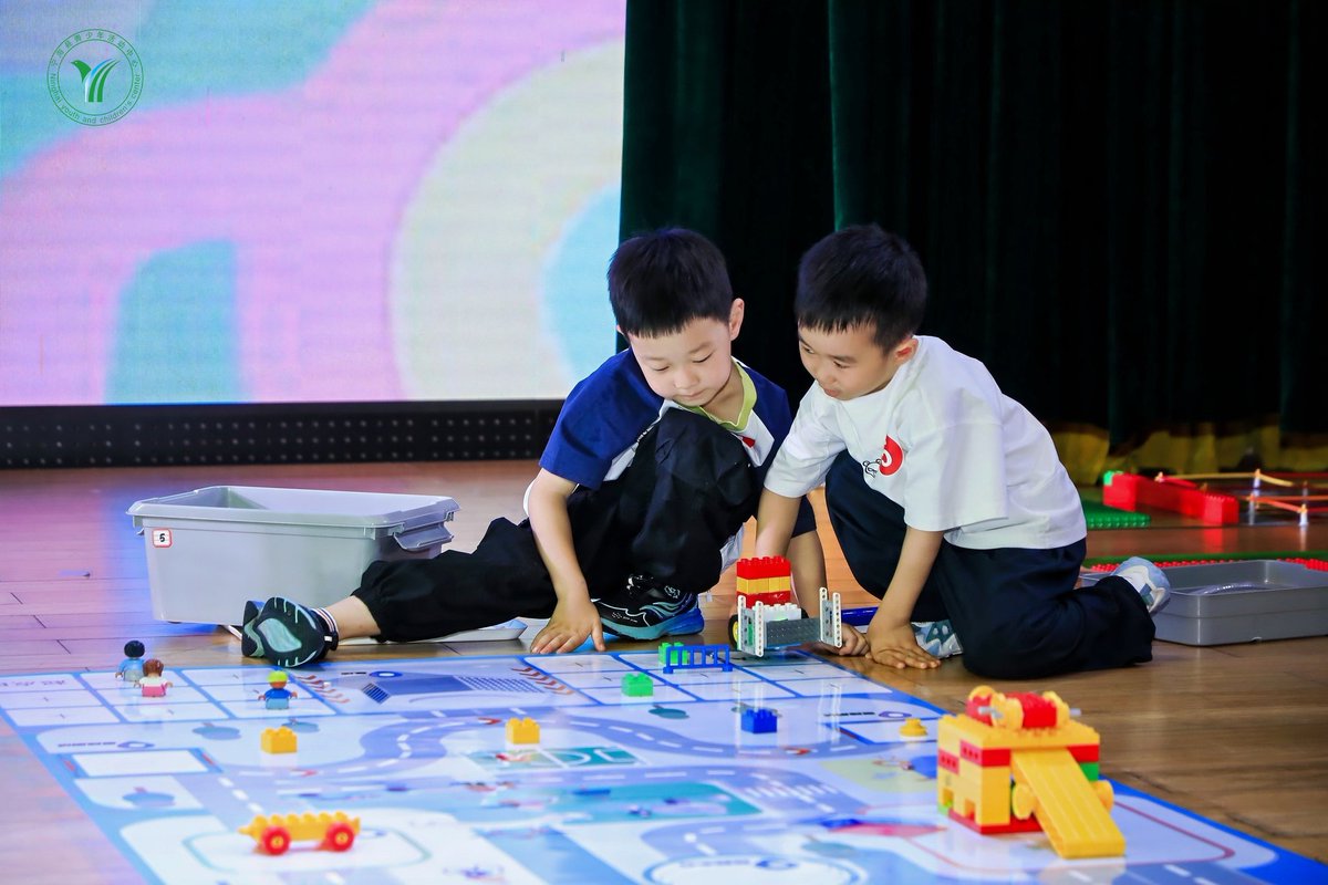 AlexZhao3217's tweet image. Kids explored coding, logic &amp;amp; teamwork—screen-free!
At the 11th Ningbo Kindergarten Robotics Competition, ICBlocks made STEM learning fun through play.
#ICBlocks #STEM #ScreenFreeCoding #RoboticsForKids