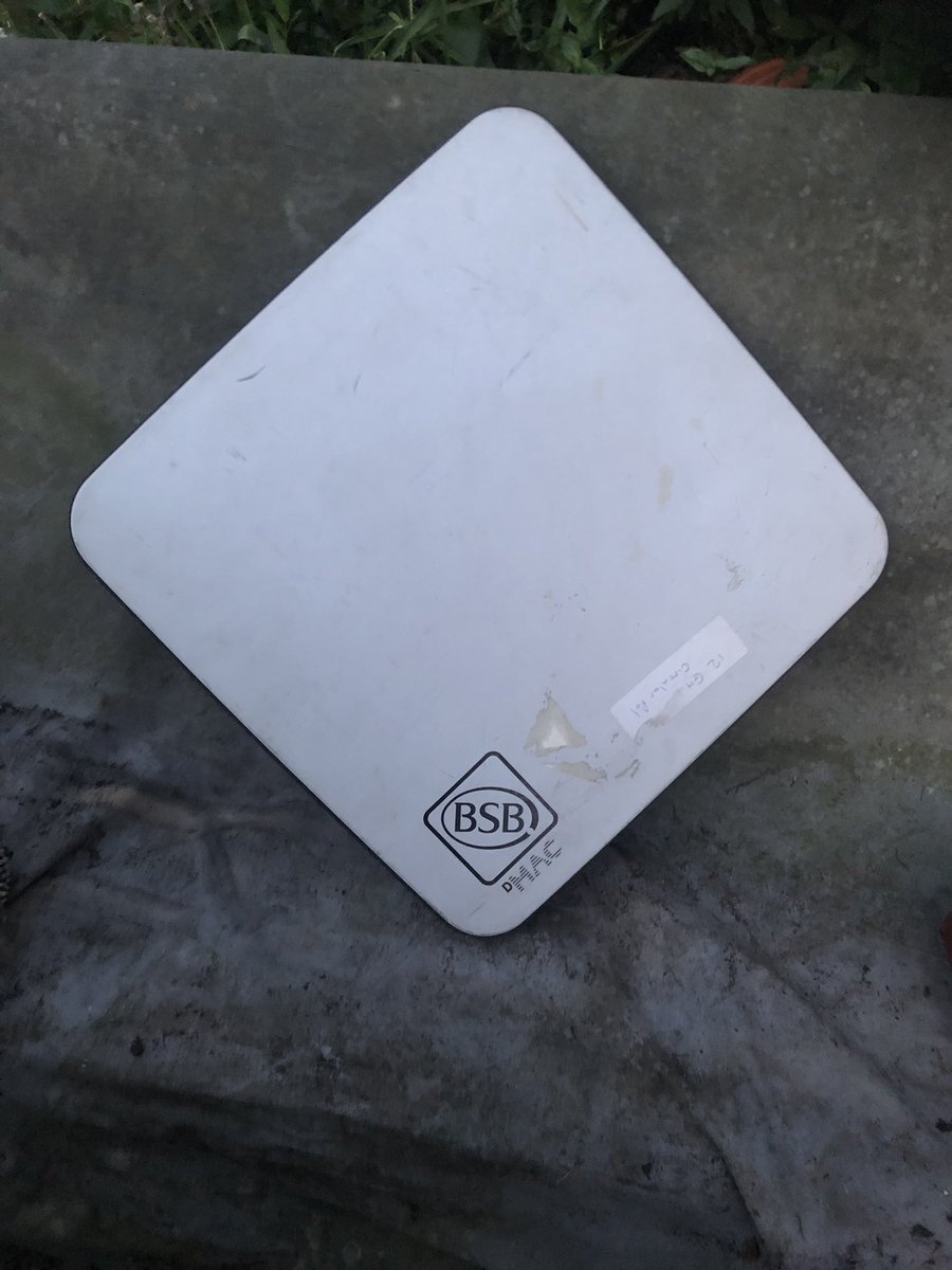 2j4ez's tweet photo. I wonder if I could receive anything of this ? Anyone remember these? This is a squarial a satellite dish from the early 90s #squarial #bsb #galaxy #now #powerstation #sport #movie https://t.co/d8xNBTxH6O