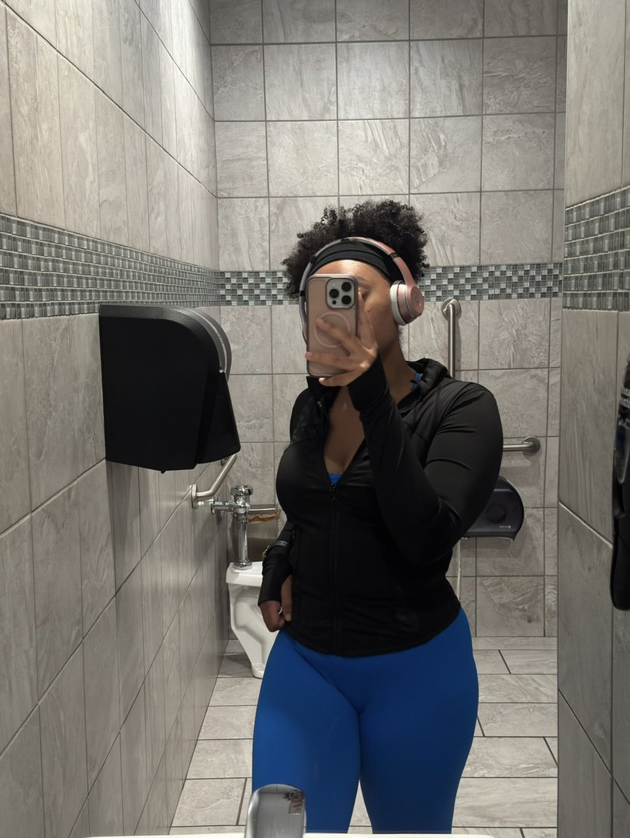 adoreee_lex's tweet photo. A gem in the gym 💎 https://t.co/q5l1tfHumU