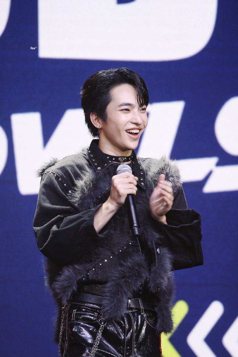 looksoshine_'s tweet image. เอ็นดูอ่ะะะ @tonhon_yp 

☺️☺️
#Tonhon_YP #Project_HOWLS