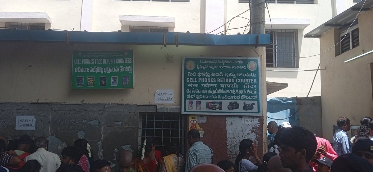 logesvaren's tweet photo. CORRUPTION IN TIRUPATHI DEVASTHANAM ❌

Gate -4. Mobile Delivery counter at Padmavathy thayar temple, Trichanoor. 

A lady is collecting money from devotees for mobile deposit and delivery. 

It is a free service, why they are collecting money??? https://t.co/KERyWrcCQh