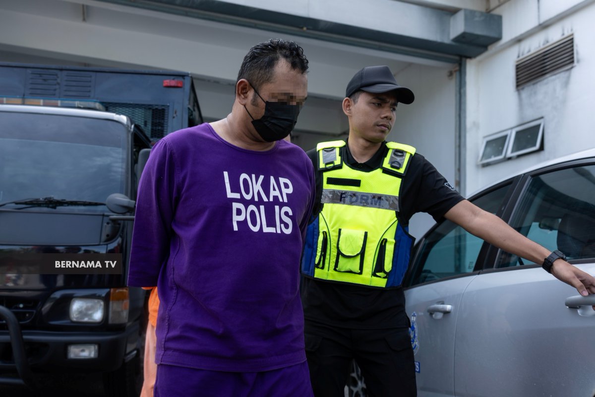 BernamaTV's tweet photo. Seorang lelaki direman tujuh hari bagi membantu siasatan kes simbah asid sehingga mendatangkan kecederaan parah kepada pemilik spa di Beris Kubur Besar, Kota Bharu pada Sabtu lalu.
đ· Mustaqim Khairuddin
#digitalbernamatv
#mahkamah
#kelantan
#asid https://t.co/XPLi4MwKD7