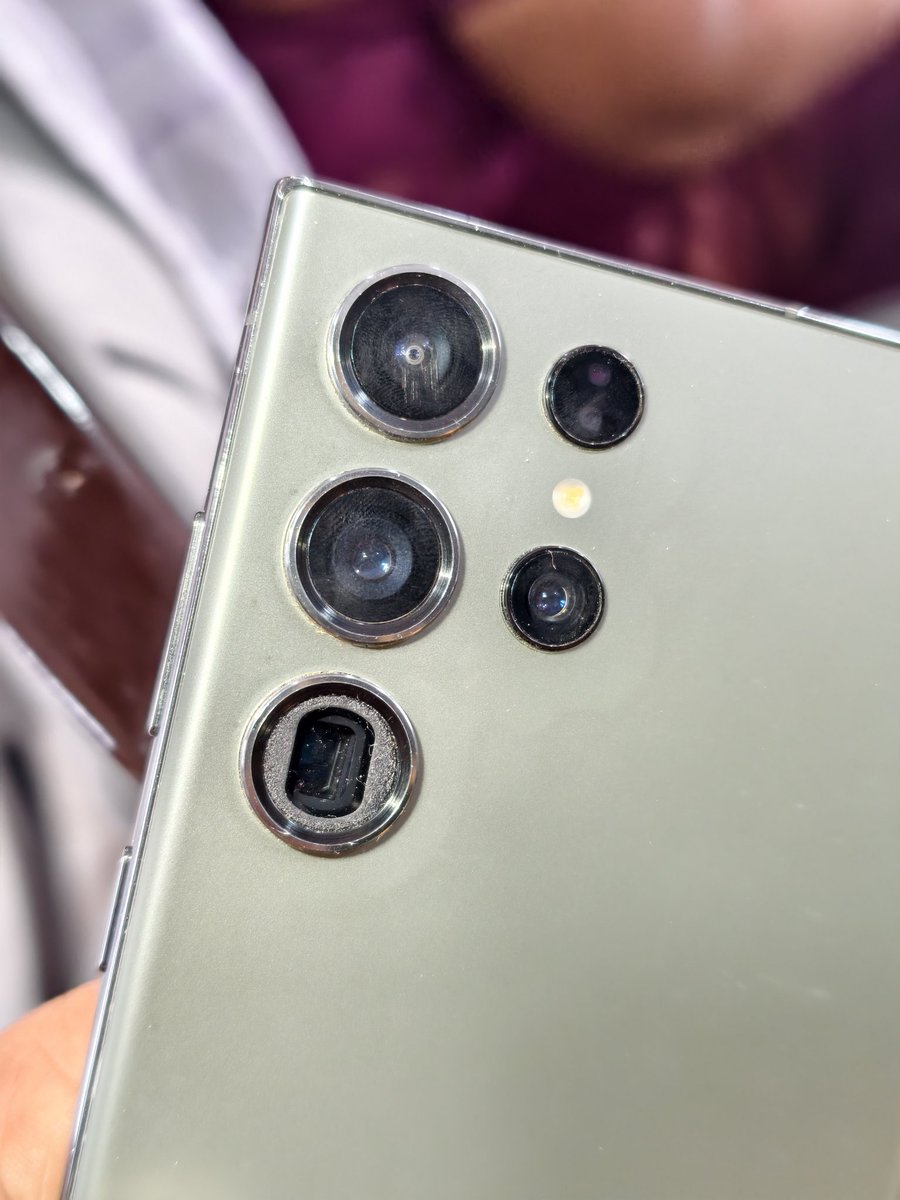 TechFactsRafee's tweet image. I didn't notice this.. When did this happen? 😭 😭
#GalaxyS23Ultra