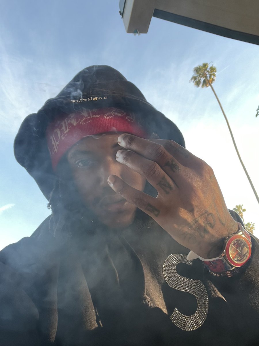 Bitch aint really into street 🥷🏾 but she gone try for me 🖤