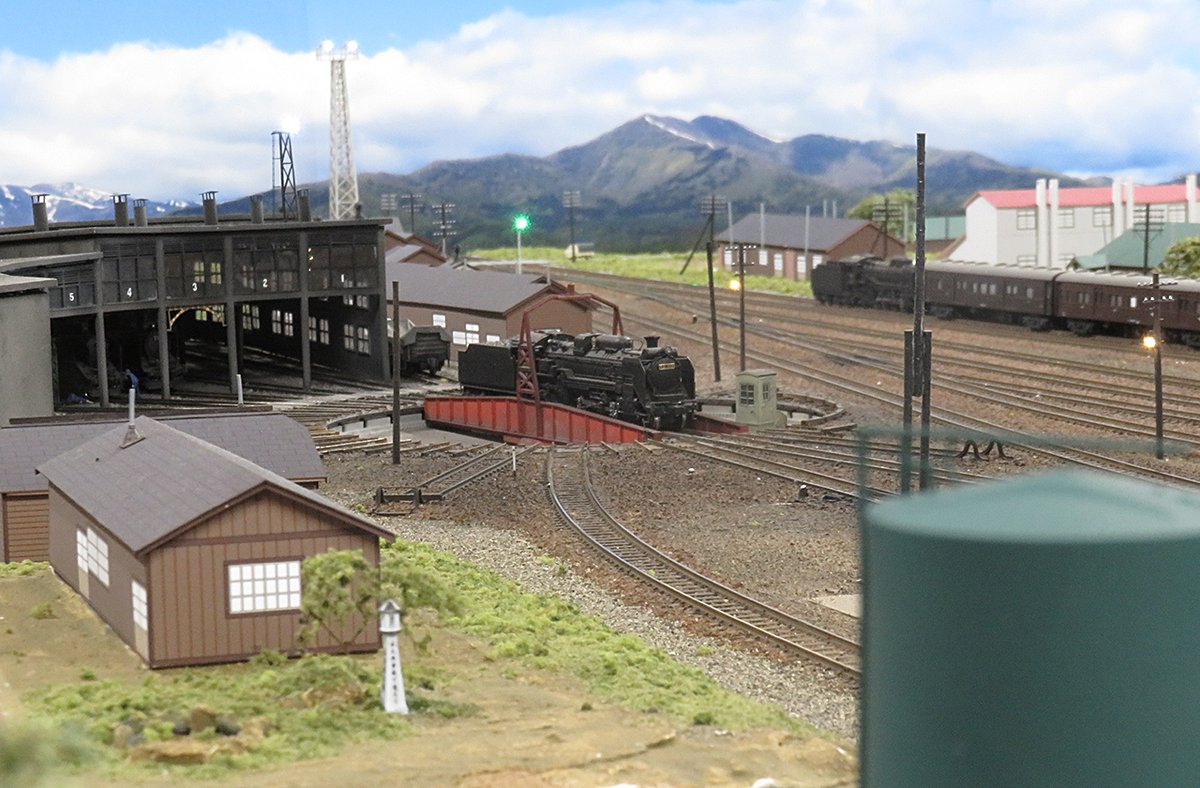 ジオラマの角度を変えて😊😊
出発信号機も点灯です🥰