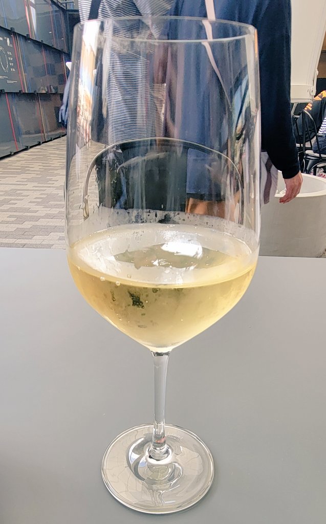 ルクセンブルク館にはアルコールやスイーツもあります。スパークリング