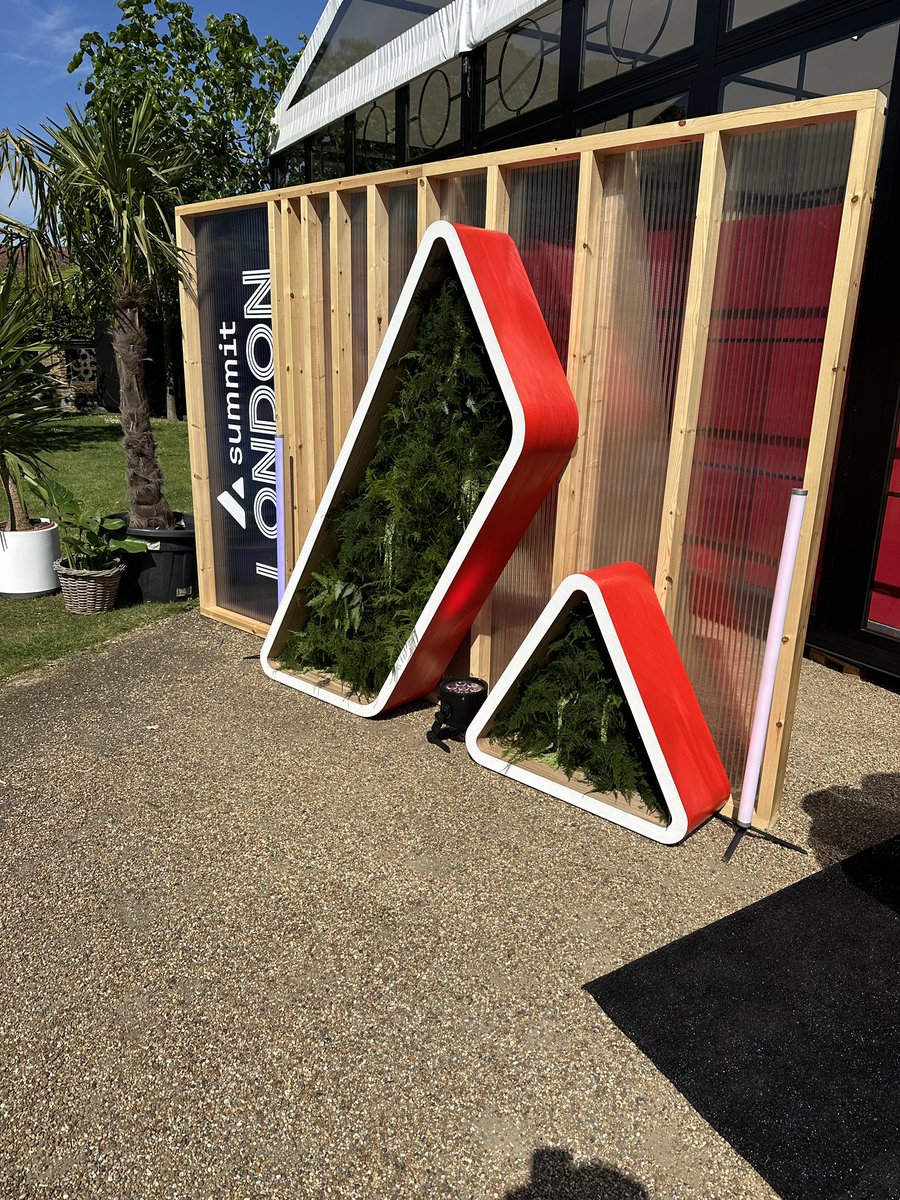 Safe travels to everyone headed back home from the AVAX Summit!

Bullish sentiment all around,  no drama, and everyone working toward the same gooooooooals (soccer pun, get it?)!

My DMs are always open (once Elon fixes them at least) to anyone who is looking to connect, build,