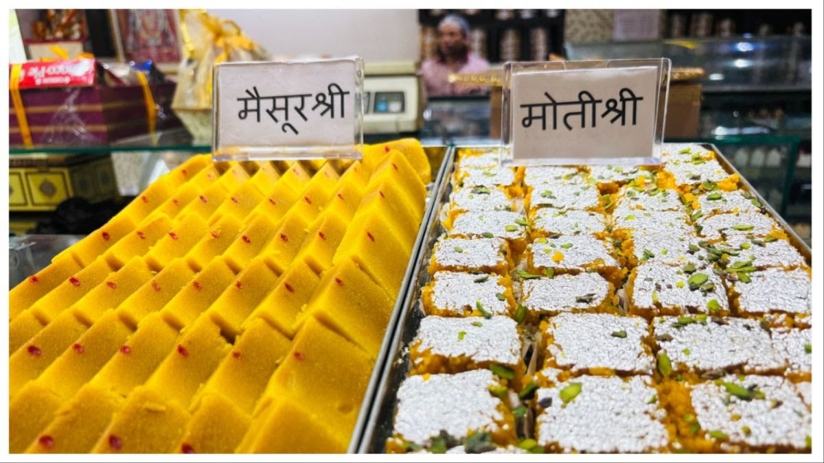 आगे से पाकशास्त्र को श्री शास्त्र और पाकशास्त्री को श्री शास्त्री कहा जाएगा!
सिर्फ मिठाई का ही नाम क्यों बदलें?
मैं तो कहता हूॅं कि पाक शब्द और रसोईघरों दोनों को ही भारत की डिक्शनरी से डिलीट कर देते हैं! पाक की जगह श्री और 'रसोईघर' की जगह 'स्वीगी' से काम चला लेंगे!

हाॅं नहीं तो!