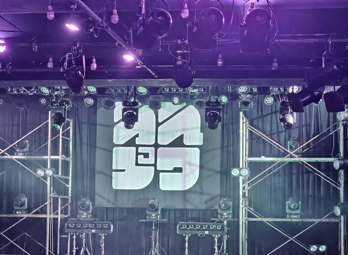 82e57_a's tweet photo. 5/22 われらがプワプワプーワプワ「POPU TOUR TOKYO FINAL」 恵比寿LIQUIDROOM
楽しかった広い会場でのワンマン
チェキはこの3人
#われプワ
#POPUTOUR
#松倉の成長日記 https://t.co/CnOSWXjCWa