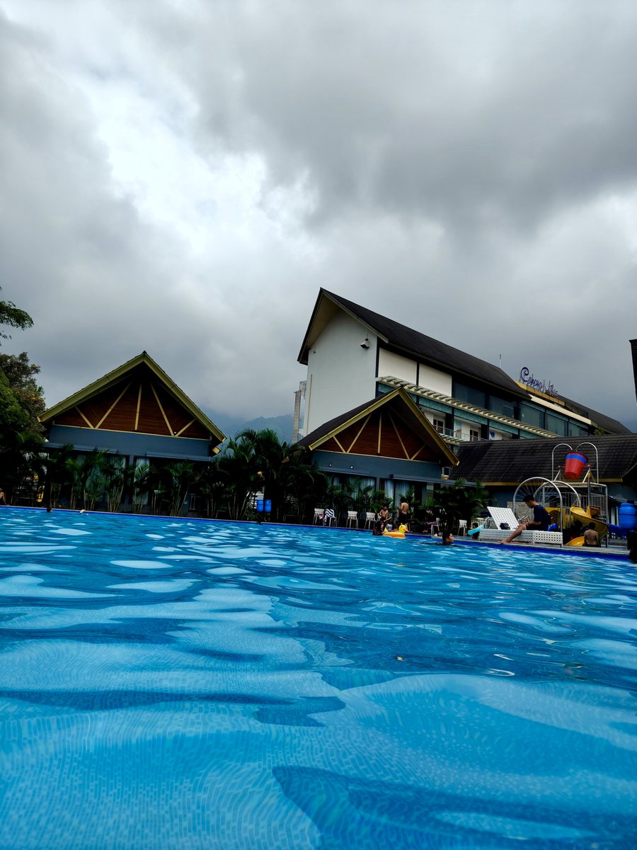 Aku baru turun dari Cipanas, cepet rekomenin kuliner Garut kota yg enak enak pliss... 😀