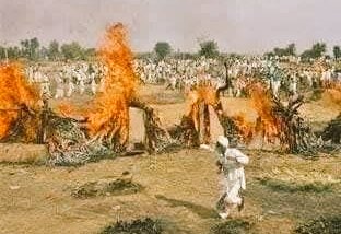 Motivational__G's tweet photo. #गुर्जर_आंदोलन_बलिदान_दिवस

नमन उन अमर बलिदानियों को जिनकी रगों में बहता था राजस्थान की माटी का स्वाभिमान।
गुर्जर आरक्षण आंदोलन के 73 वीर सपूत—जिन्होंने न्याय की लौ को अपने लहू से प्रज्वलित किया—आज भी हर दिल में जिंदा हैं।

उनकी कुर्बानी केवल एक आंदोलन की कहानी नहीं,
बल्कि आने वाली पीढ़ियों के हक की नींव है।
राजस्थान की वीर भूमि उन पर सदा गर्व करेगी,
और इतिहास उन्हें स्वर्ण अक्षरों में लिखेगा।

आज उनके बलिदान दिवस पर
हम न केवल श्रद्धा सुमन अर्पित करते हैं,
बल्कि संकल्प लेते हैं कि
जिस उद्देश्य के लिए उन्होंने प्राण न्यौछावर किए,
उसे कभी व्यर्थ नहीं जाने देंगे।

जय वीर गुर्जर!
जय शौर्य!
जय संघर्ष!