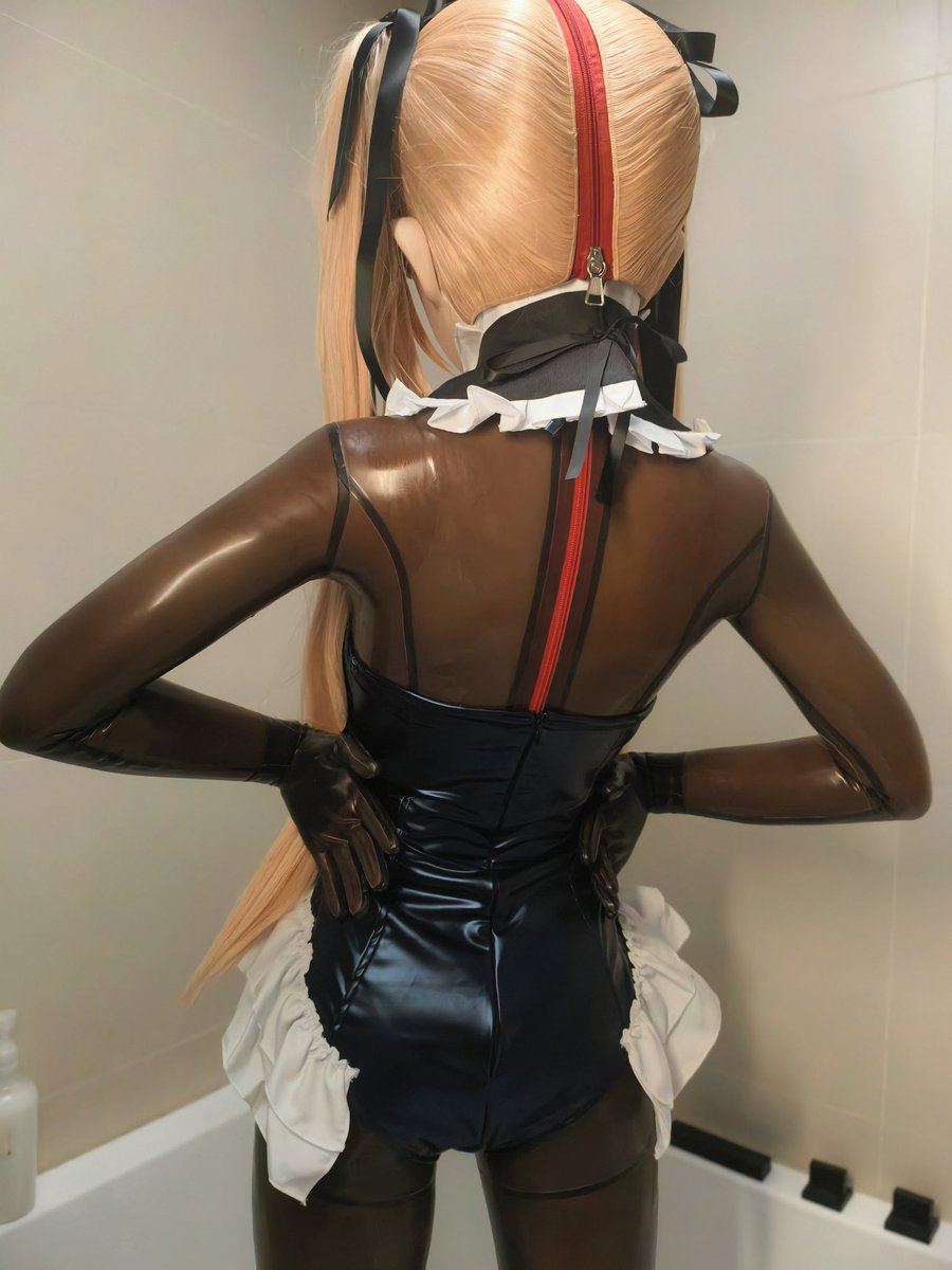 比个✌️

试穿了<a href="/MeowLatex/">海苔喵呜(MEOW LATEX)</a> 的透明胶！搭配红拉链涩气满满！

孩子非常喜欢！超级贴合w

之后去拍点正片看看ww

#kigurumi #latex