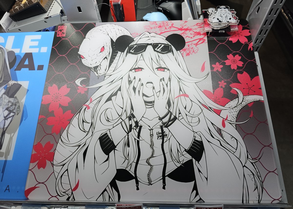 UnclePanda ガラスマウスパッド 巳(si)』 サンプル & アクスタ 展示
