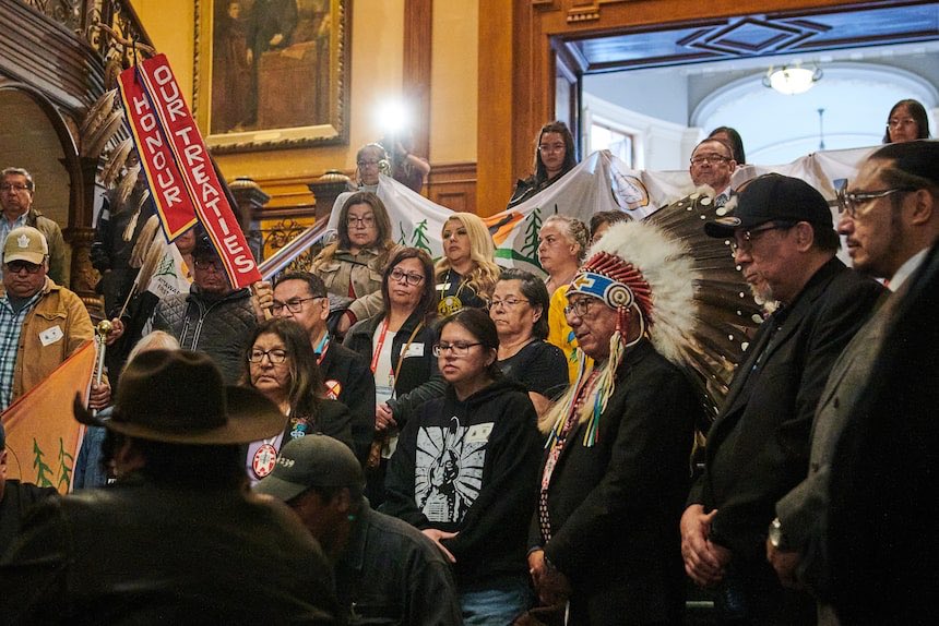 Tanya Talaga (@tanyatalaga) on Twitter photo First Nations leaders warn of confrontation over Ontario’s ‘special economic zones’ in omnibus bill. PC majority voted down NDP MPP <a href="/solmamakwa/">Sol Mamakwa</a>’s idea to add one more day to hearings so First Nations voices could be heard. theglobeandmail.com/canada/article… First Nations leaders warn of confrontation over Ontario’s ‘special economic zones’ in omnibus bill. PC majority voted down NDP MPP <a href="/solmamakwa/">Sol Mamakwa</a>’s idea to add one more day to hearings so First Nations voices could be heard. theglobeandmail.com/canada/article…