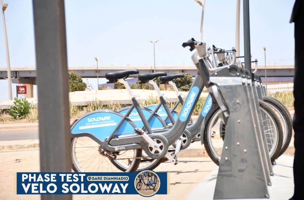 Le Sénégal en marche vers une mobilité plus verte !
Lancement des vélos Soloway à la gare de Diamniadio pour faciliter les trajets de dernière ligne.
Un pas de plus vers un écosystème TER durable et connecté.

#MobilitéDurable #TER #SénégalEnMouvement #Soloway