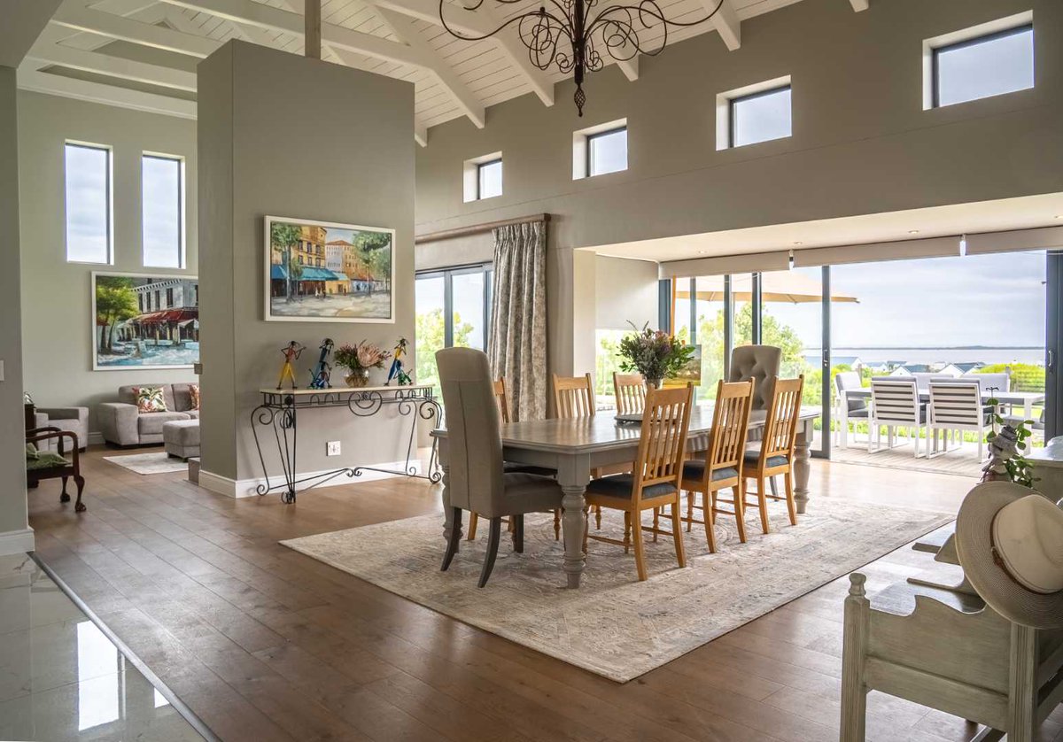 🛏 5 | 🛁 5 | 💰R25,875,000 | 📍Benguela Cove Lagoon Wine Estate, Hermanus | Web Ref: #2338234

Nestled in the prestigious Benguela Cove Lagoon Wine Estate, this home offers space and vistas of vineyards, mountains, and the ocean.

𝐋𝐢𝐧𝐤: myproperty.co.za/properties/ben…