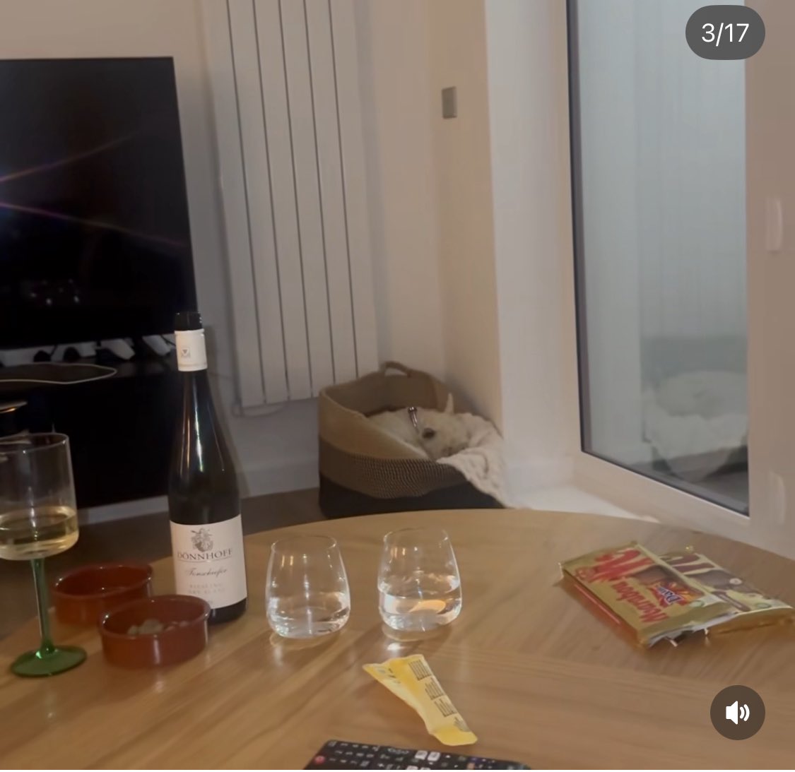 EMMAyOnaB's tweet photo. Lucy’s photo dump. Not her house, but her dog. Swedish chocolate. Two glasses. A @LucyBronze and @johanna night in? Not even ashamed to post it now. Poor @OnaBatlle #LucyBronze #onabatlle https://t.co/Qb1dvyPdcU