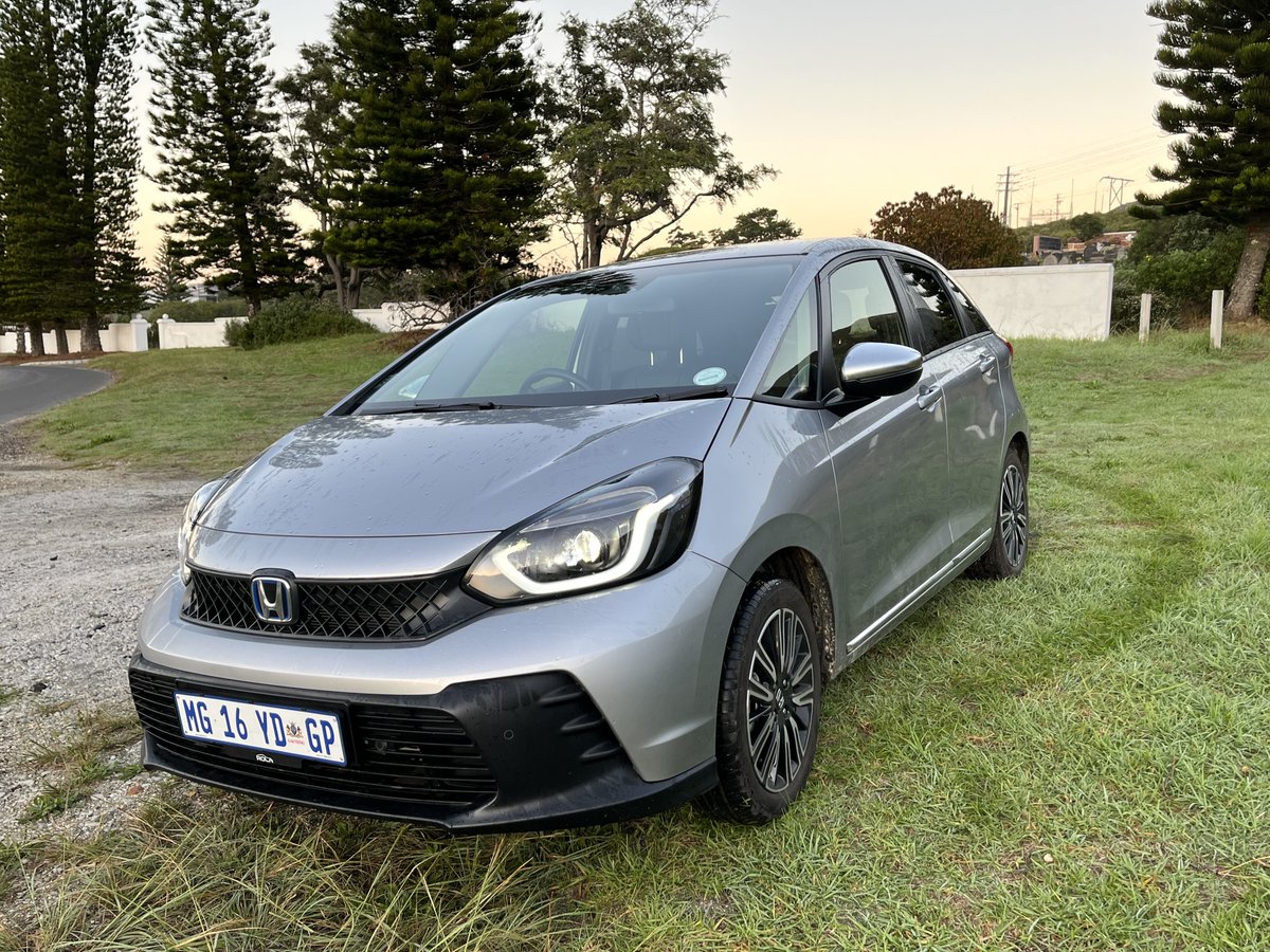 AutoTraderSA's tweet photo. The latest version of the Honda Jazz visited us in the Western Cape for a week, and we loved living with it. Could this be SA's most practical hatchback?
#HondaJazz #HondaJazzSA #HondaLife #HondaHatch #HondaLove #HatchbackLife #RoadTested #DriveReview #CarSpotting https://t.co/tKLskV9sIW